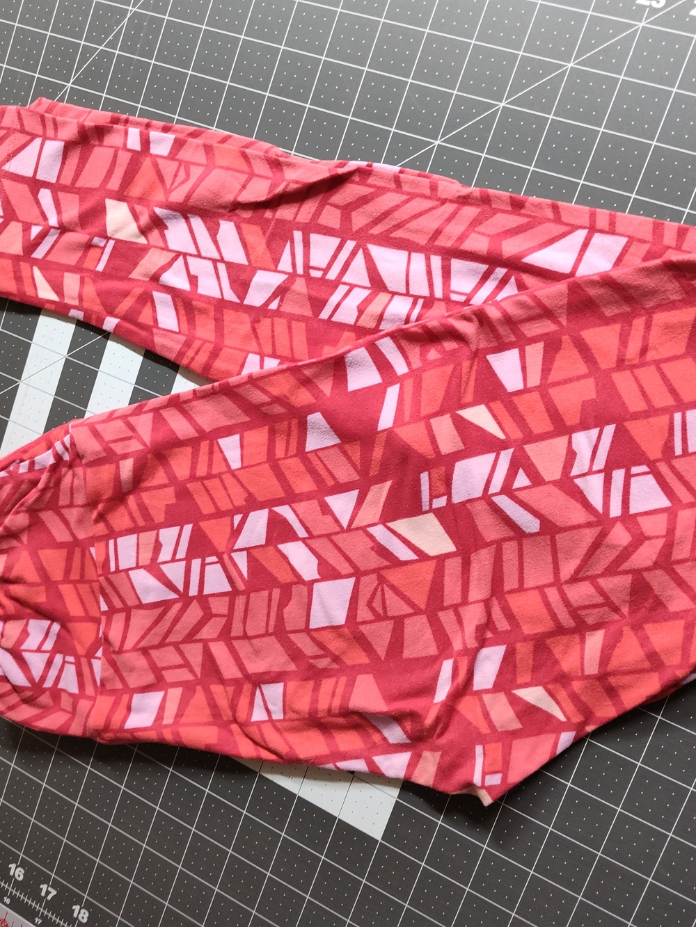 LuLaRoe One size Red, Pink & Lavender Geo-Print Leggings
